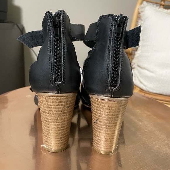 Qupid strap heels - Picture 3 of 3